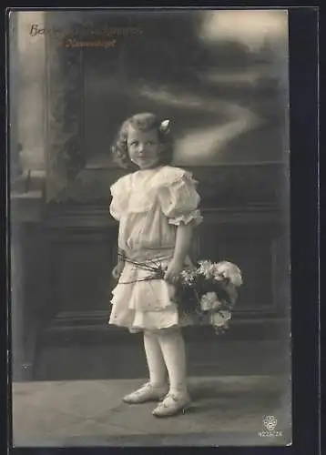 Foto-AK RPH SBW Nr. 4225 /26: Kleine Namenstagsgratulantin mit Blumenstrauss