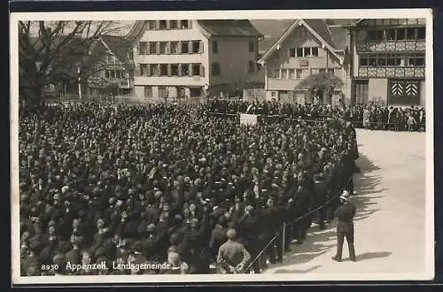 AK Appenzell, Landsgemeinde mit Blick auf Häuser