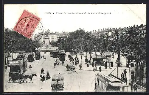 AK Lyon, Place Perrache, Prise de la sortie de la gare, Strassenbahn