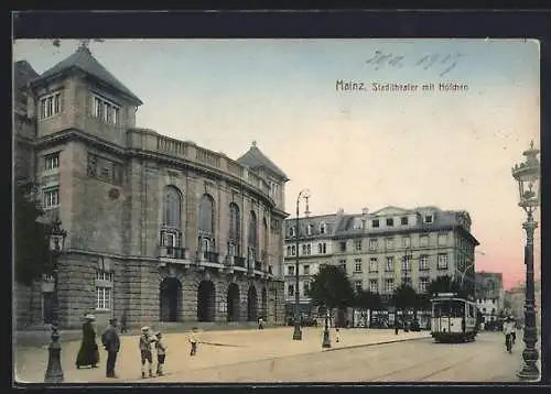 AK Mainz, Stadttheater mit Höfchen und Strassenbahn