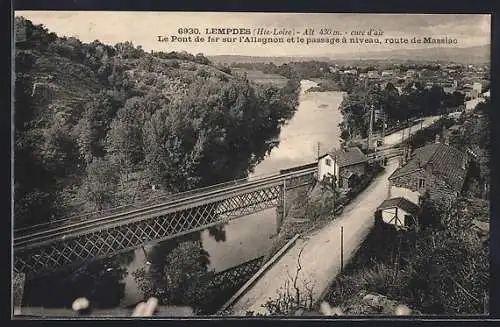 AK Lempdes, Le Pont de fer sur l`Allagnon et le passage à niveau, route de Massiac