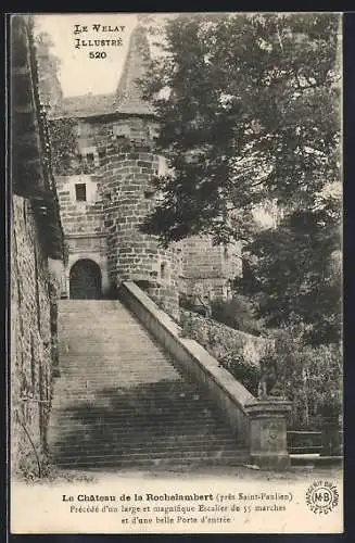 AK Saint-Paulien, Château de la Rochelambert avec escalier de 55 marches et belle porte d`entrée