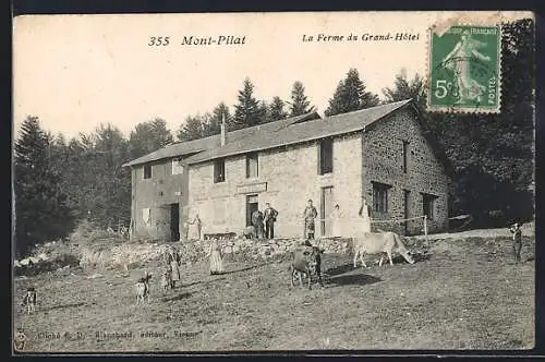 AK Mont-Pilat, La Ferme du Grand-Hôtel et animaux devant la forêt