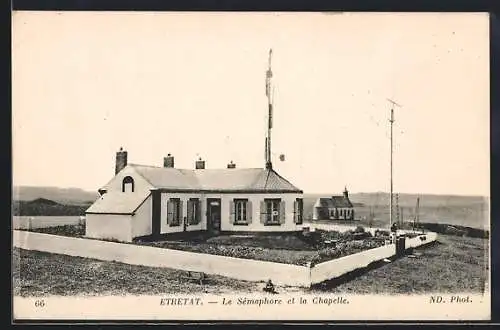 AK Étretat, Le Sémaphore et la Chapelle