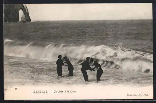 AK Étretat, Un Bain à la Lune