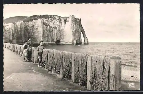 AK Étretat, Jetée et falaise d’aval