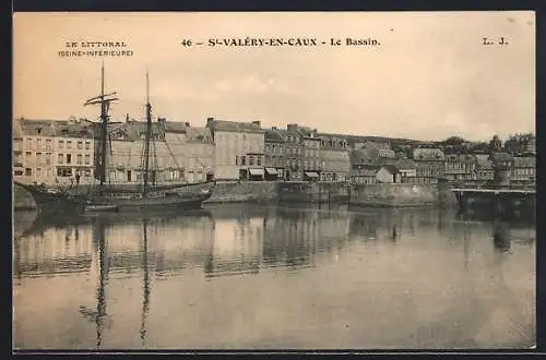 AK St-Valéry-en-Caux, Le Bassin avec bateaux et maisons du littoral