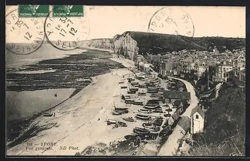 AK Yport, Vue générale avec bateaux sur la plage et falaises en arrière-plan