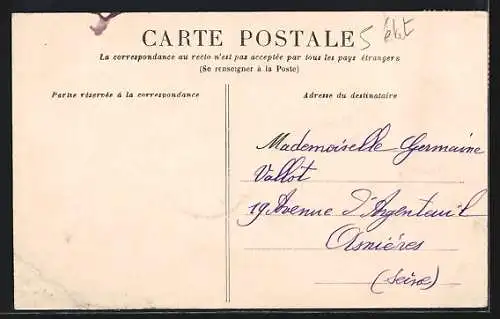 AK Veauville-lès-Baons, La Croix-Rouge au carrefour devant une maison traditionnelle