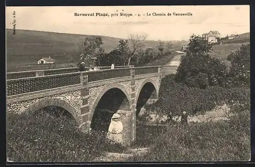 AK Berneval Plage, Le Chemin de Vassonville avec pont et paysage champêtre