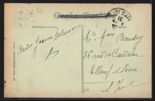 AK Dieppe, La Grande-Rue animée avec passants et commerces adjacents