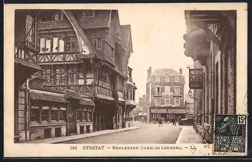 AK Étretat, Boulevard Charles Lourel et maisons à colombages