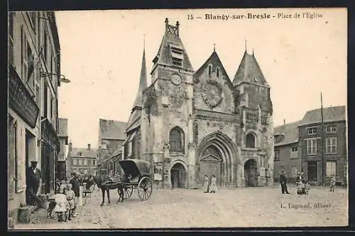 AK Blangy-sur-Bresle, Place de l`Église avec calèche et passants