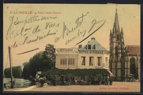 AK La Bouille, Hôtel Saint-Pierre et église adjacente