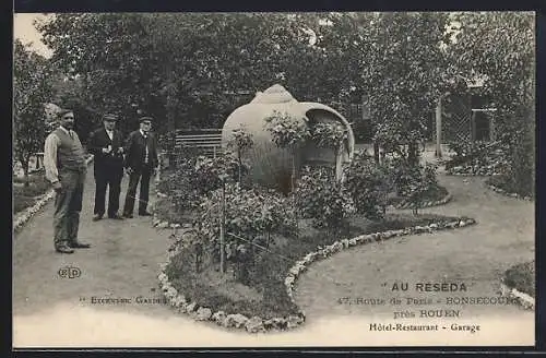 AK Bonsecours, Jardin excentrique de l`Hôtel-Restaurant Au Réséda près de Rouen