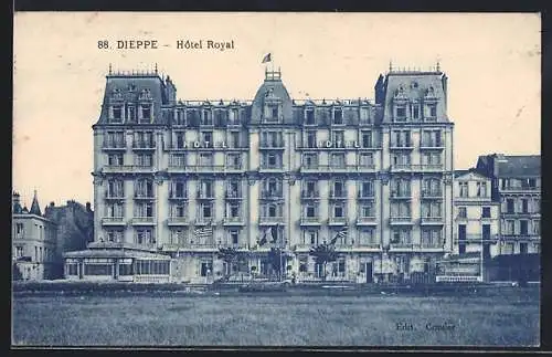 AK Dieppe, Hôtel Royal majestueux en bord de mer