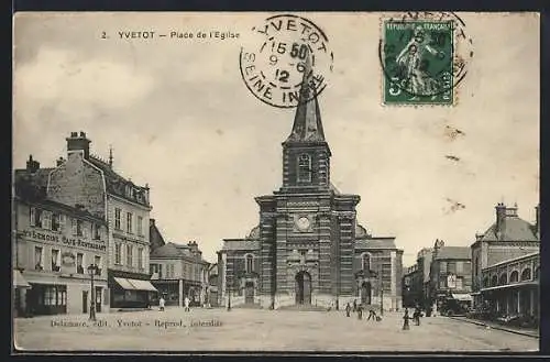 AK Yvetot, Place de l`Église avec bâtiments et passants