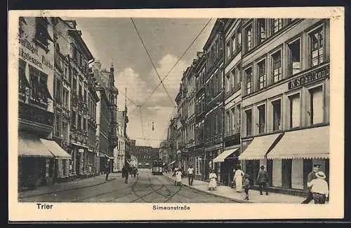 AK Trier, Simeonstrasse mit Geschäften und Strassenbahn