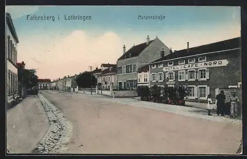 AK Falkenberg, Metzer Strasse mit Hotel-Cafe-Nord