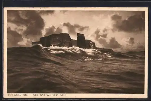 AK Helgoland, Blick auf die Insel bei schwerer See