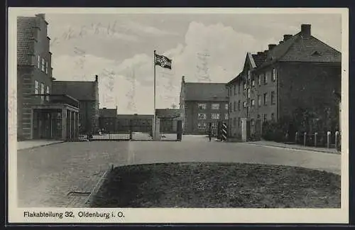 AK Oldenburg i. O., Flakabteilung 32, Kaserne in der Krausbergstrasse, flagge