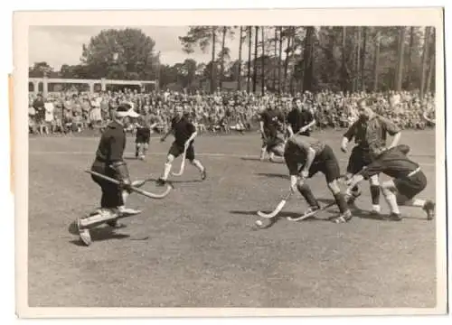 Fotografie Heinrich Hoffmann, Berlin, Ansicht Berlin, Berliner Hockey Club besiegt TV Sachsenhausen 5 : 3