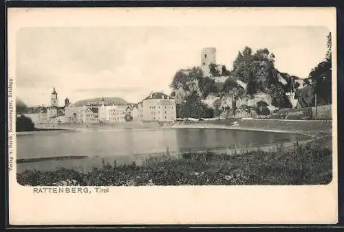 AK Rattenberg /Tirol, Panorama mit Ruine vom Wasser aus