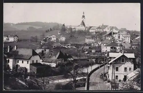 AK Frankenmarkt, Ortsansicht mit der Kirche im Hintergrund