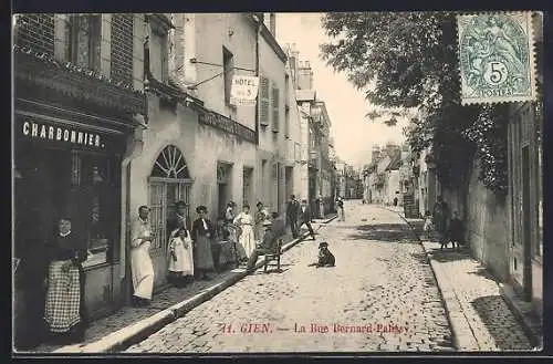 AK Gien, La Rue Bernard-Palissy, Hotel des 3 Voyageurs