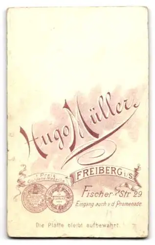 Fotografie Hugo Müller, Freiberg, Fischer-Str. 29, Junge in Anzug und Fliege