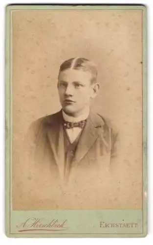 Fotografie A. Hirschbeck, Eichstätt, Ostenvorstadt 26, Porträt eines jungen Mannes