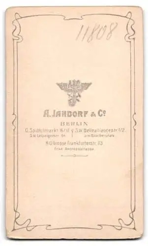 Fotografie A. Jandorf &amp Co., Berlin, Porträt eines eleganten Herrn