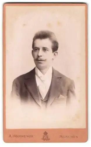 Fotografie A. Höchheimer, München, Maximilianstrasse 30, Portrait eines jungen Mannes