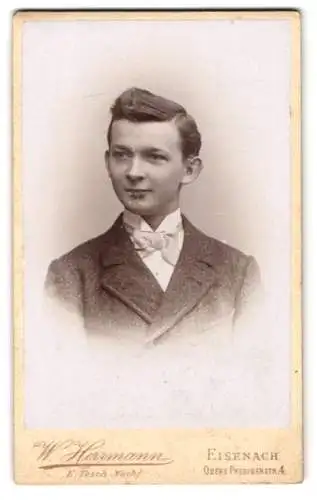 Fotografie W. Herrmann, Eisenach, Obere Predigerstr. 4, Porträt eines jungen Mannes