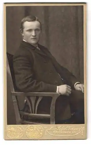 Fotografie Max Seifert, Freiberg, Poststrasse 11, Eleganter Herr im Anzug