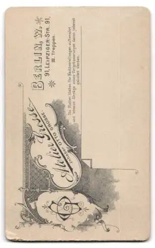 Fotografie Atelier Grosse, Berlin, Leipzigerstrasse 91, Porträt eines Mannes im Anzug