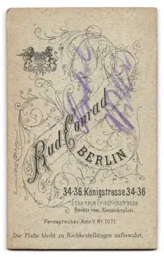 Fotografie Rud. Conrad, Berlin, Königstrasse 34-36, Porträt eines eleganten Herrn