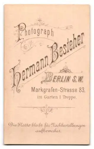 Fotografie Hermann Besteher, Berlin, Markgrafenstr. 83, Porträt einer älteren Dame