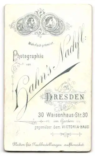 Fotografie Hahn`s Nachf., Dresden, Waisenhaus-Str. 30, Portrait eines Mannes mit Anzug