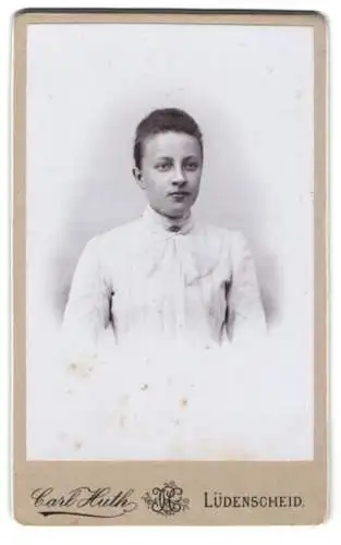 Fotografie Carl Huth, Lüdenscheid, Carls-Platz, Porträt einer jungen Frau