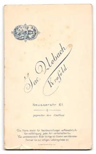 Fotografie Jac. Uebach, Krefeld, Neusserstr. 61, Portrait eines eleganten Herrn