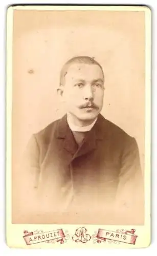 Fotografie A. Prouzet, Paris, Boulevard Sébastopol 17, Portrait eines Mannes mit Schnurrbart