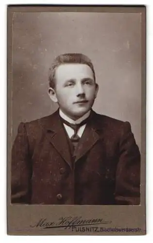 Fotografie Max Hoffmann, Pulsnitz, Bischofswerdaerstr., Porträt eines jungen Mannes