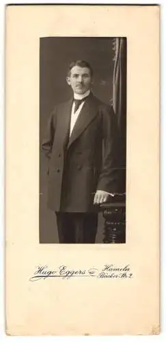 Fotografie Hugo Eggers, Hameln, Bäckerstrasse 2, Eleganter Herr im Anzug