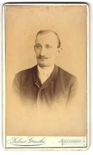 Fotografie Julius Grusche, Neugersdorf, Porträt eines eleganten Herrn