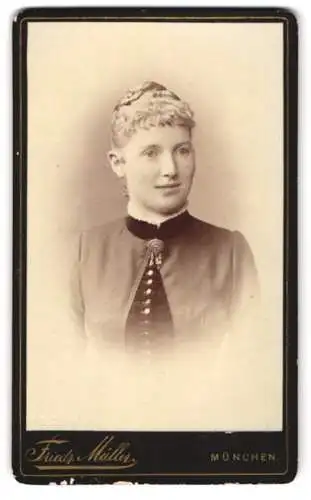 Fotografie Friedrich Müller, München, Amalienstr. 9, Porträt einer Dame