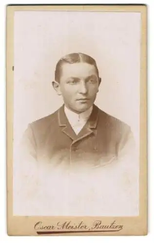 Fotografie Oscar Meister, Bautzen, Seminarstr. 6, Porträt eines jungen Mannes