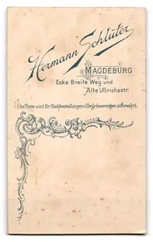 Fotografie Hermann Schlüter, Magdeburg, Breite Weg, Eleganter junger Mann im Anzug