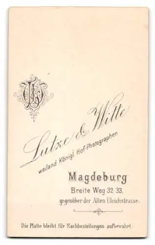 Fotografie Lutze & Witte, Magdeburg, Breite Weg 32 /33, Porträt einer Frau in elegantem Kleid