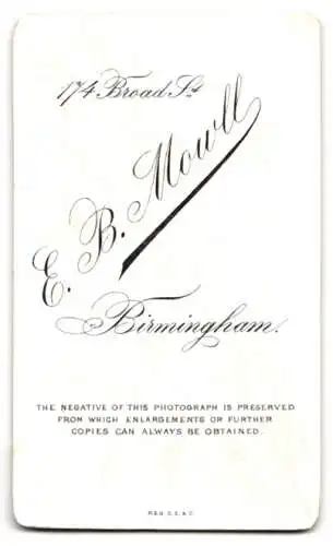 Fotografie E.B. Mowll, Birmingham, Broad Street 174, Porträt einer Dame mit elegantem Hut